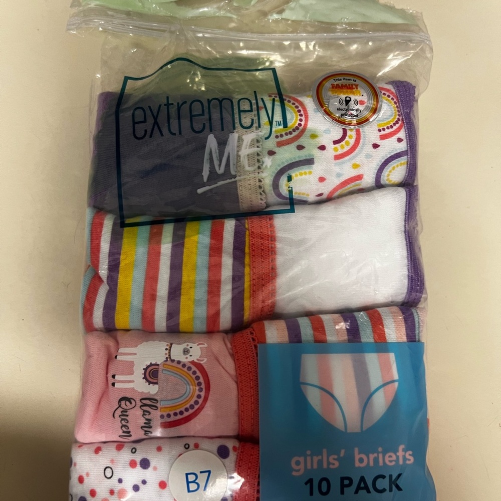 Extremely Me Girls' Briefs 8 Pack, opened package, new